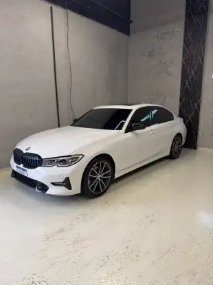 BMW-320i-2022
