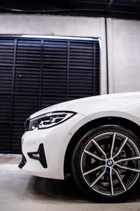 BMW-320i-2022