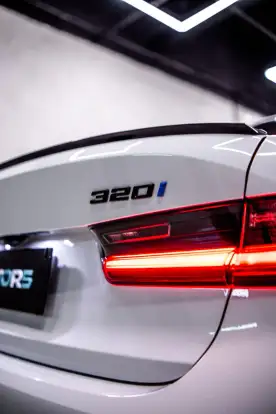 BMW-320i-2022