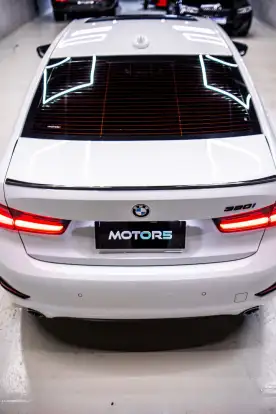 BMW-320i-2022