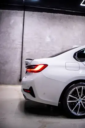BMW-320i-2022