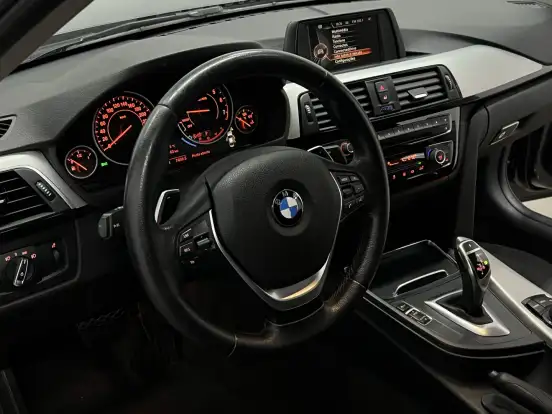 BMW-320i-2017