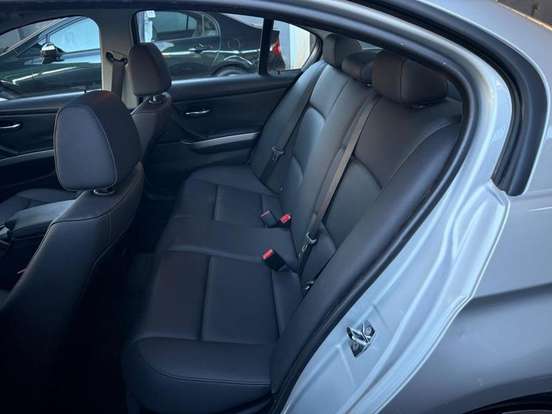 BMW-320i-2007