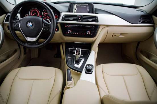 BMW-320i-2014
