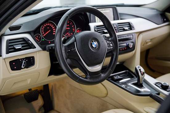 BMW-320i-2014