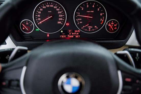 BMW-320i-2014