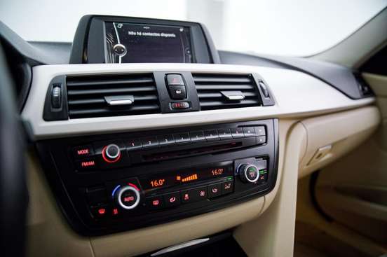 BMW-320i-2014
