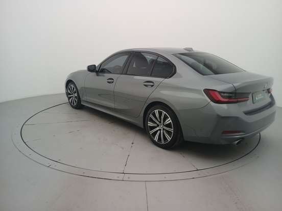 BMW-320i-2022