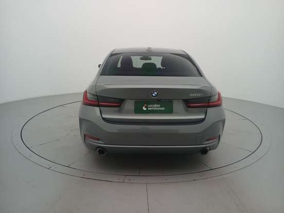 BMW-320i-2022