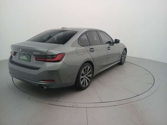 BMW-320i-2022