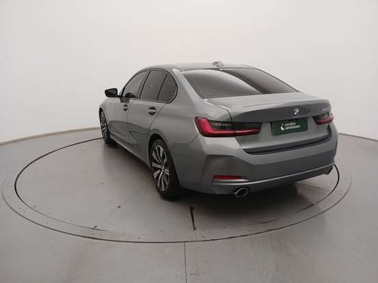BMW-320i-2023