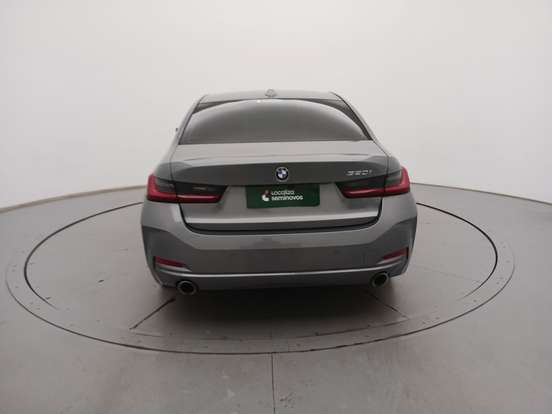 BMW-320i-2023