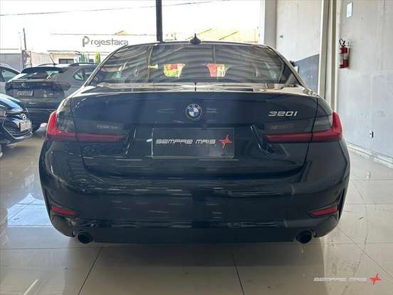 BMW-320i-2021