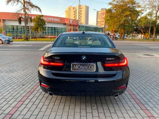 BMW-320i-2021