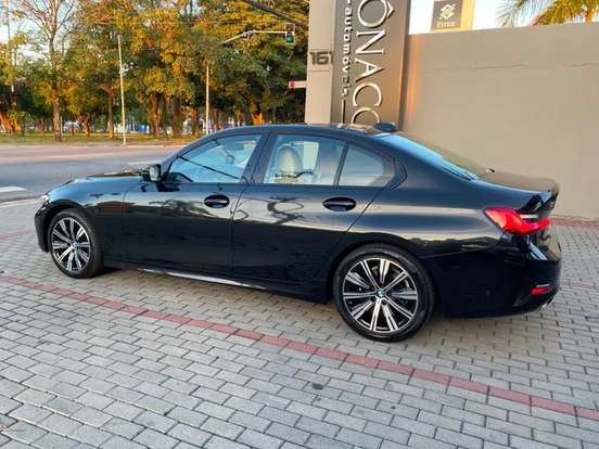 BMW-320i-2021