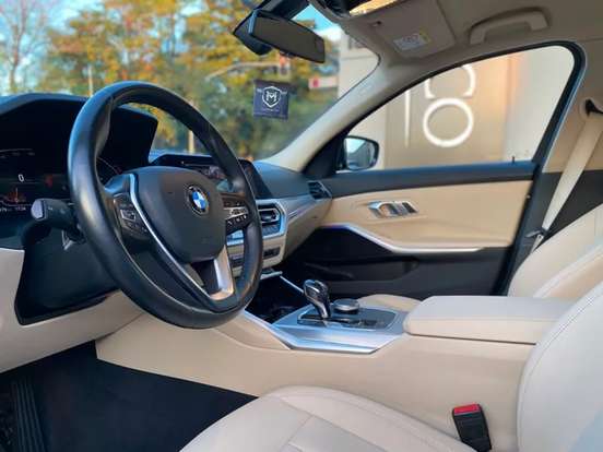 BMW-320i-2021