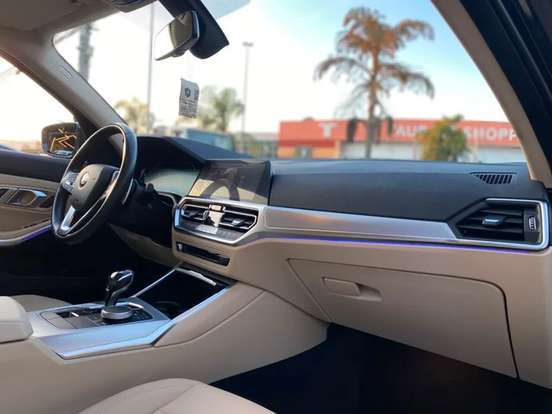 BMW-320i-2021