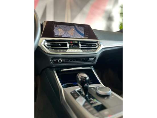 BMW-320i-2022