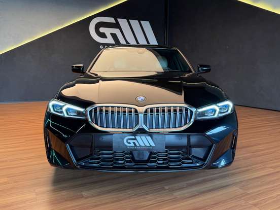 BMW-320i-2023