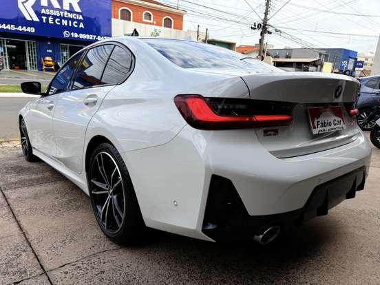 BMW-320i-2024