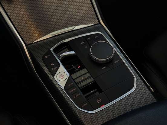 BMW-320i-2022