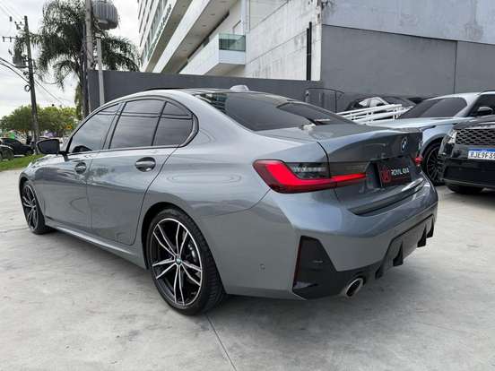 BMW-320i-2023