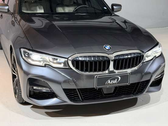 BMW-320i-2021