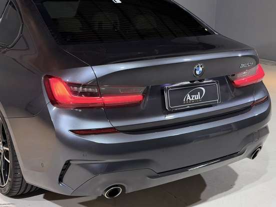 BMW-320i-2021