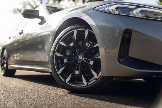 BMW-320i-2025