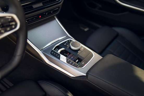 BMW-320i-2025