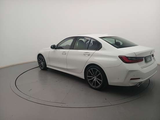 BMW-320i-2023