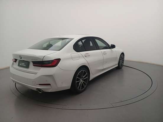 BMW-320i-2023