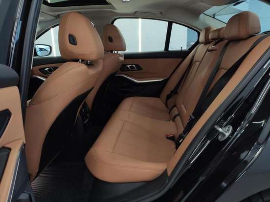 BMW-320i-2024