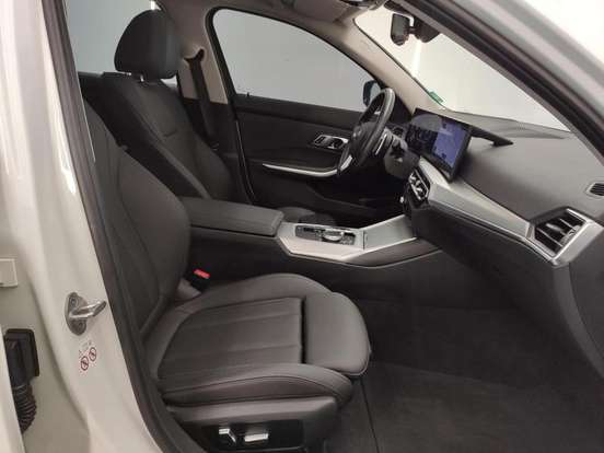 BMW-320i-2023