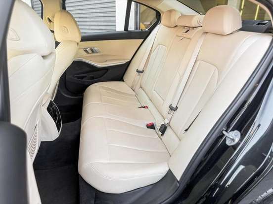 BMW-320i-2020