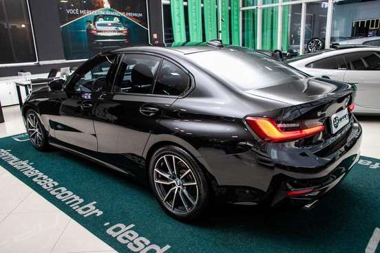 BMW-320i-2019