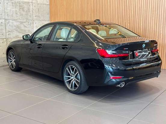 BMW-320i-2019