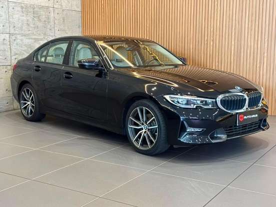 BMW-320i-2019