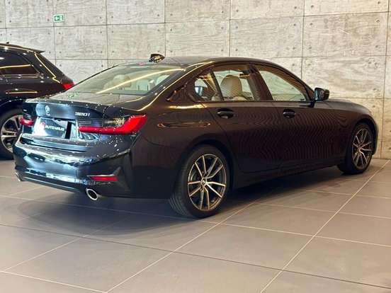 BMW-320i-2019