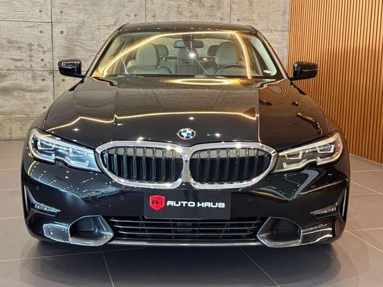 BMW-320i-2019