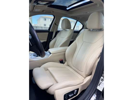 BMW-320i-2020