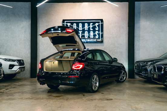BMW-320i-2016