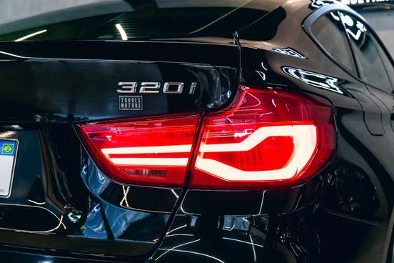 BMW-320i-2016