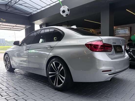 BMW-320i-2018