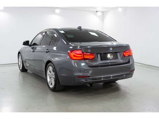 BMW-320i-2016