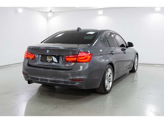 BMW-320i-2016