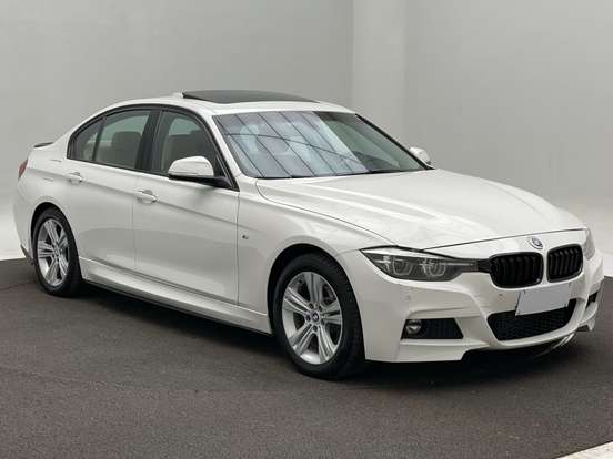 BMW-320i-2017