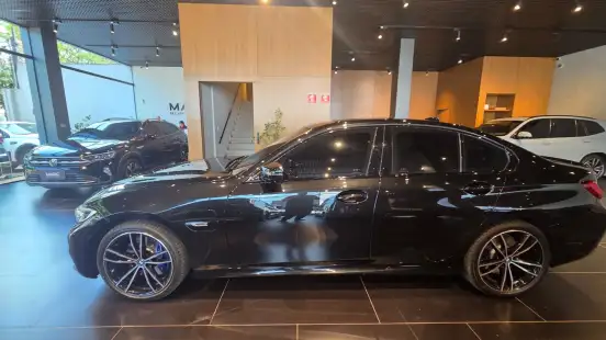 BMW-330e-2022