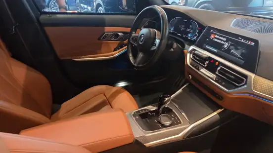 BMW-330e-2022