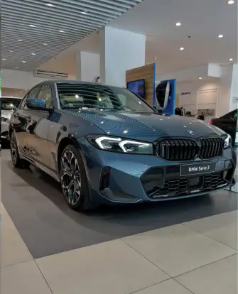 BMW-330e-2025